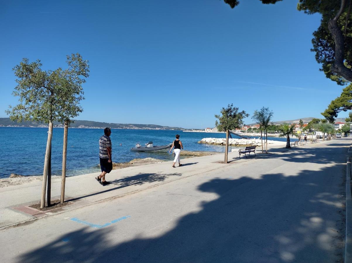 Apartman Figaro Pogled Od Milijun Dolara, 2 Tusa, 2 Wc Kaštela Exterior foto